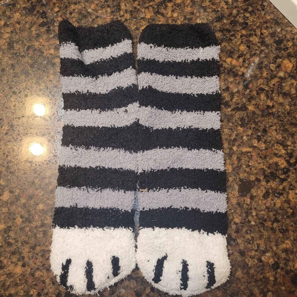 NEW Fuzzy Cat Paw Socks